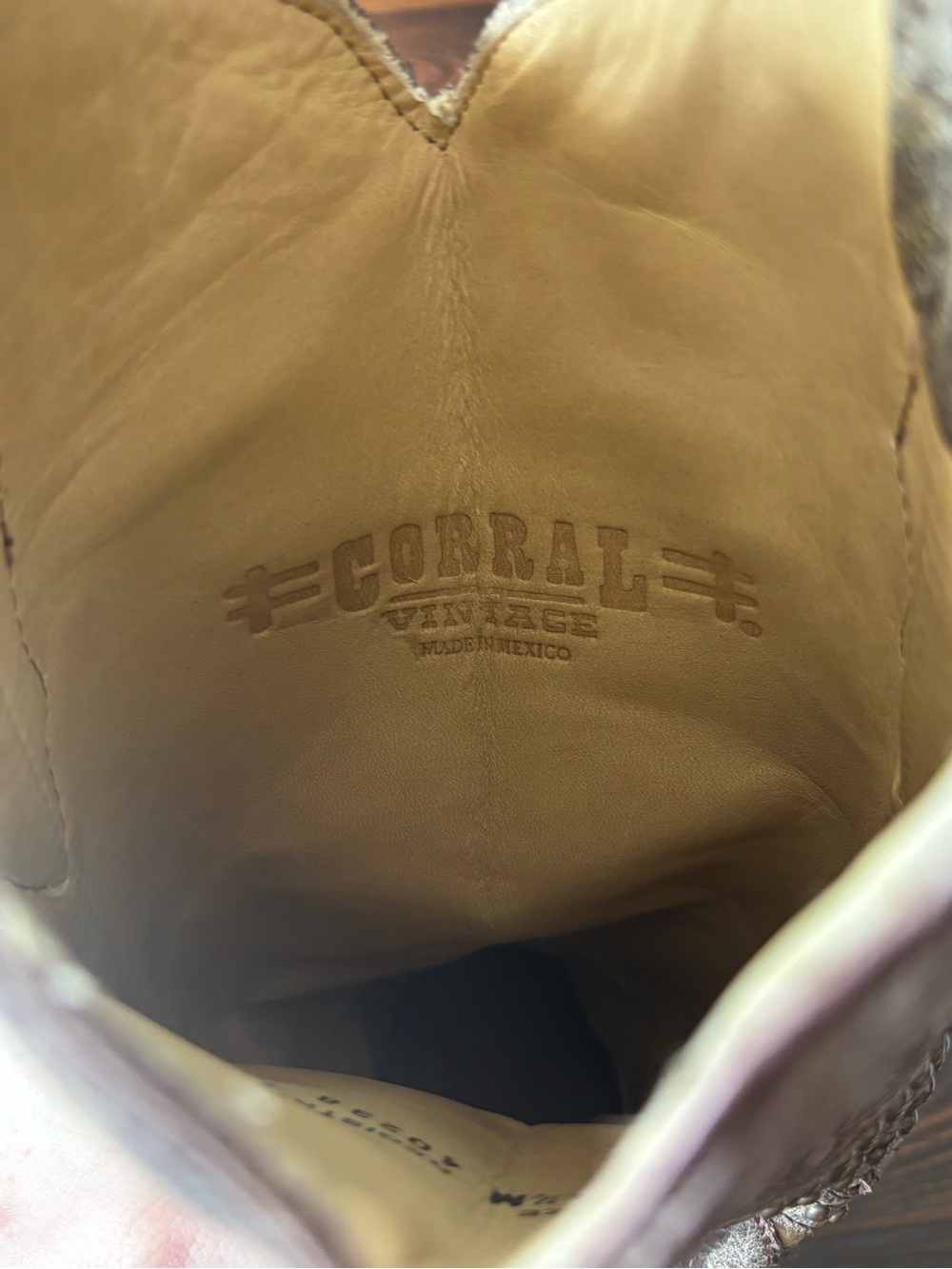 Corral Vintage Western embellished Boots - Picture 4 of 4